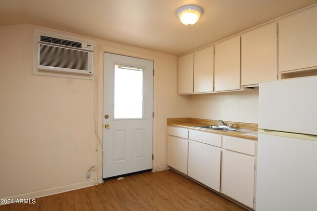 Building Photo - 510 E Williams Field Rd