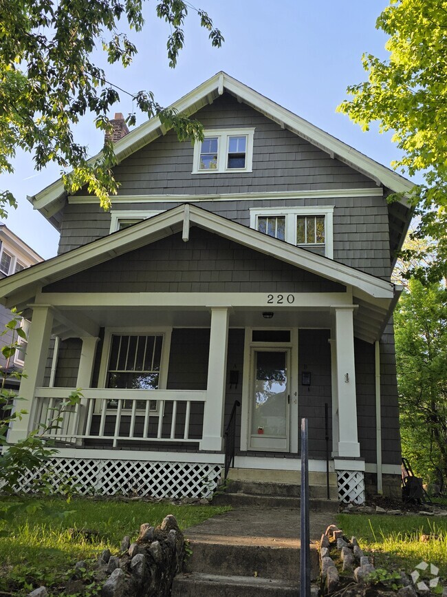 Building Photo - 220 E Oakland Ave