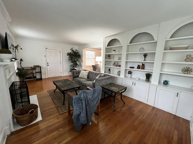 Building Photo - 317 De Soto St