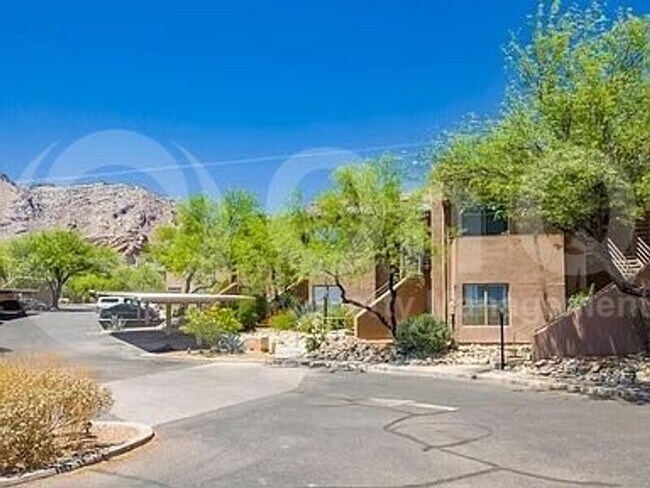 Foto del edificio - 6655 N Canyon Crest Dr