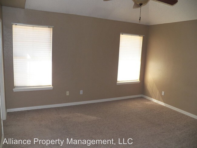 Building Photo - 1101 Rosewood Dr