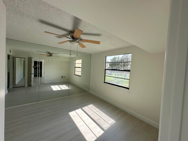 Foto del edificio - 3507 Village Blvd