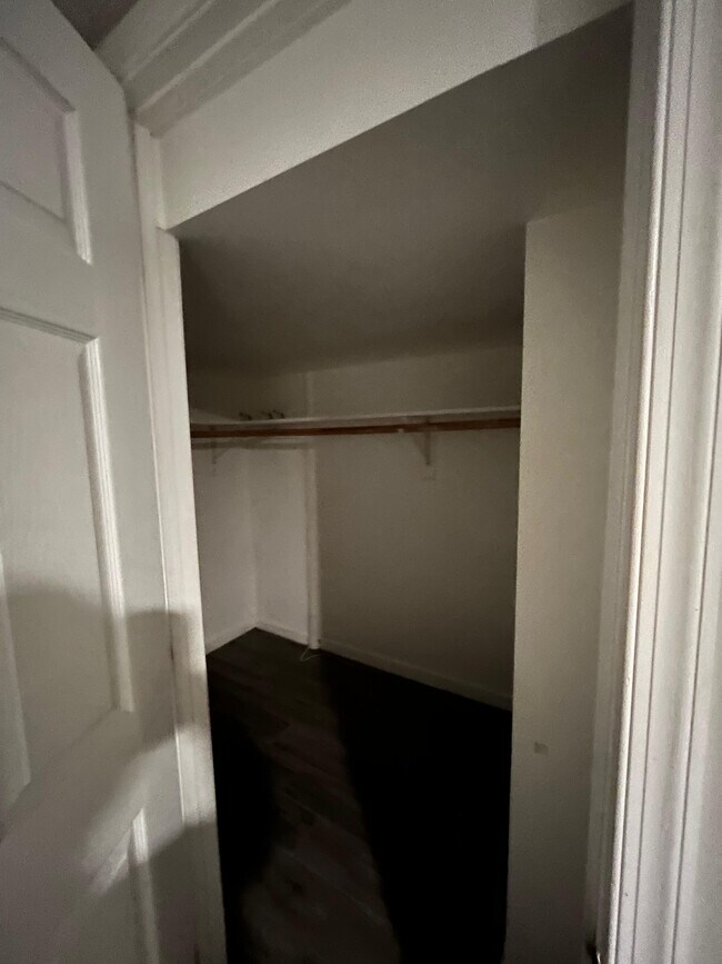 Armarios - 1917 S Quebec St