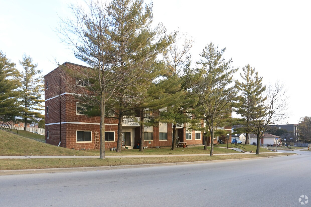 54 Country Hills Apartments 54 Country Hill Dr Kitchener, ON