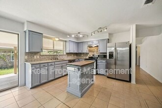 Building Photo - 2024 Robinson St