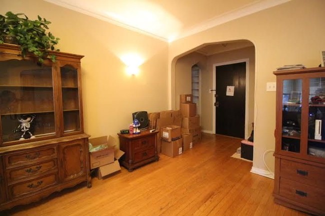 Building Photo - 1433 W Elmdale Ave
