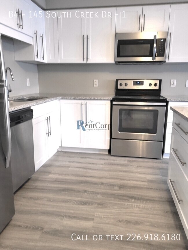 Photo du bâtiment - 145-145 S Creek Dr