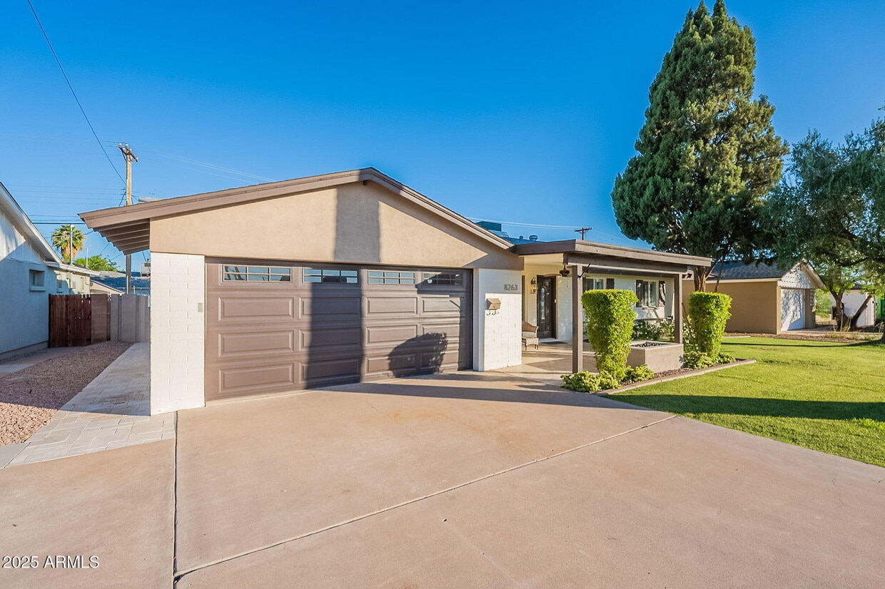 Foto principal - 8263 E Cypress St