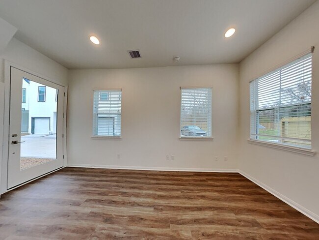 Foto del edificio - 9902 Clark Rd