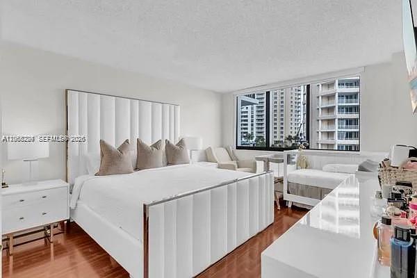 Building Photo - 540 Brickell Key Dr