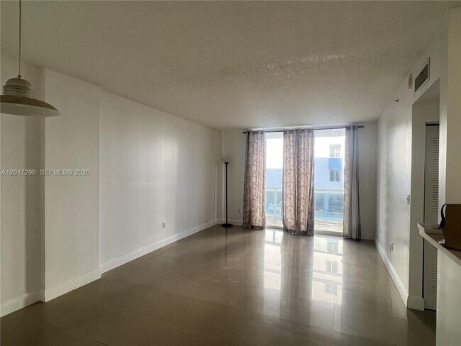 Foto del edificio - 5091 NW 7th St