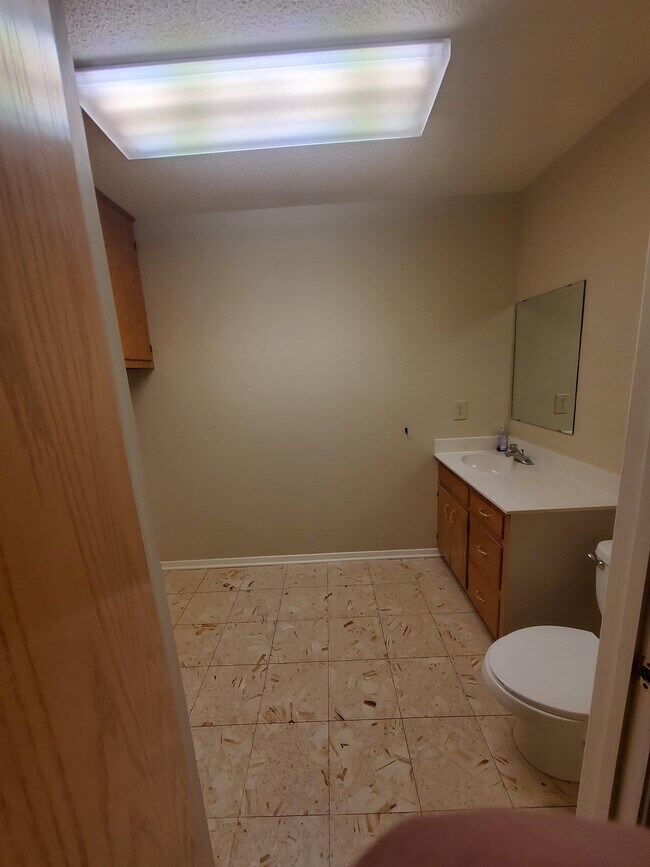 Building Photo - 3610 Hawthorne Dr