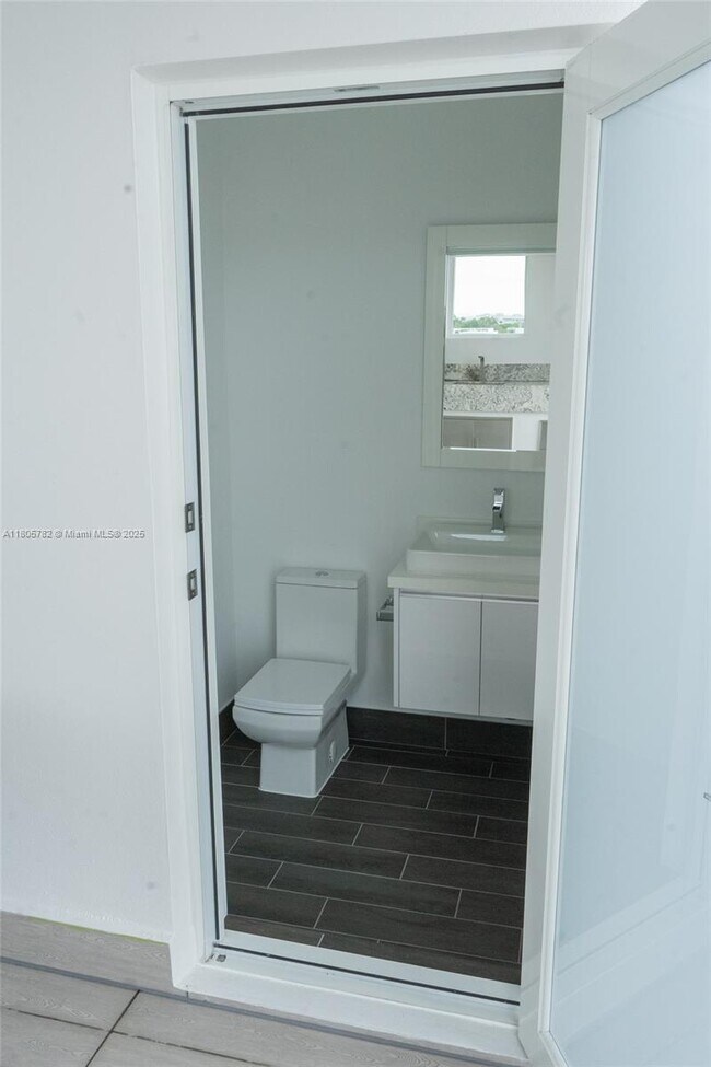 Foto del edificio - 10360 NW 64th St