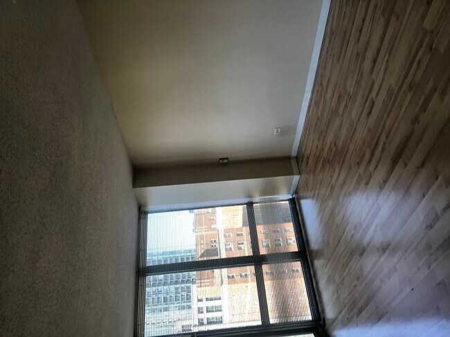 Building Photo - 111 W Maple St