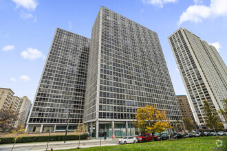 Building Photo - 330 W Diversey Pkwy