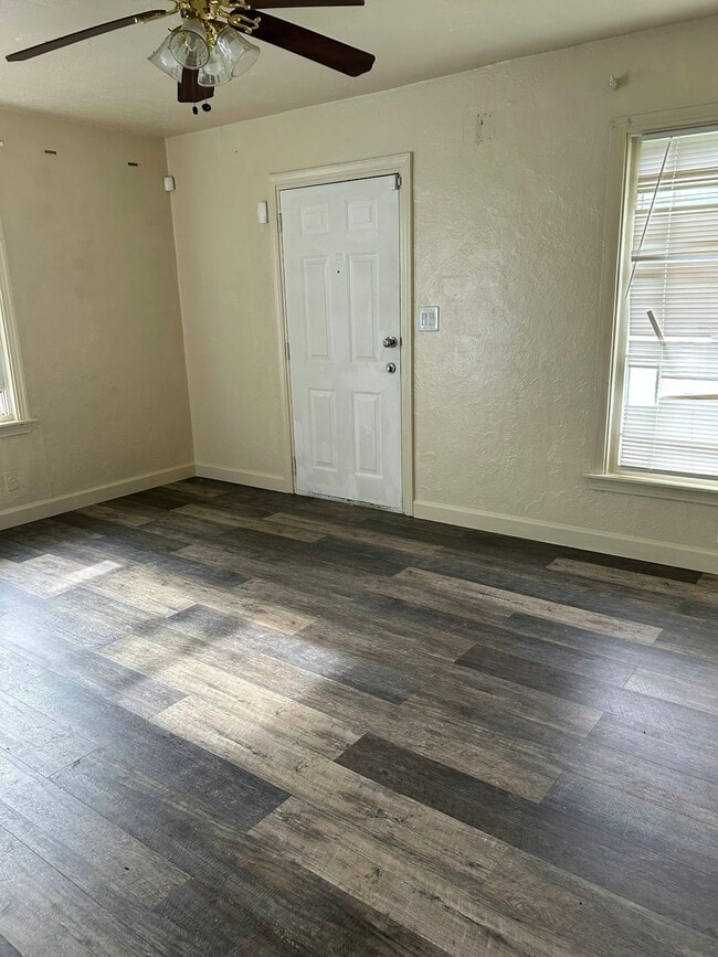 Building Photo - 4608 St James Ave