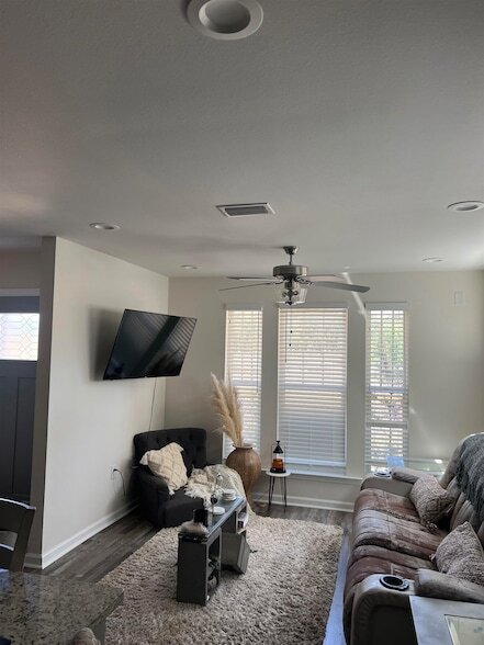 Foto del edificio - 2840 Blue Blossom Trail