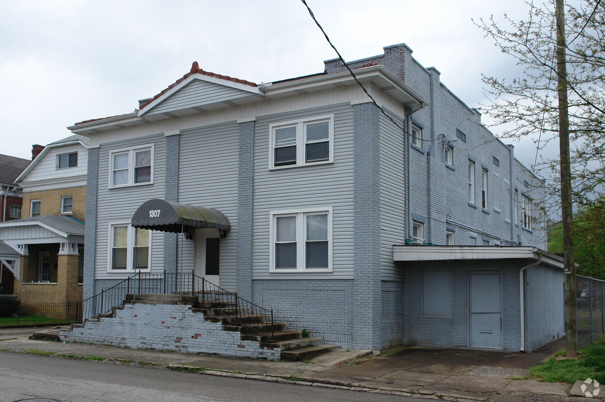 Building Photo - 1307 Quarrier St