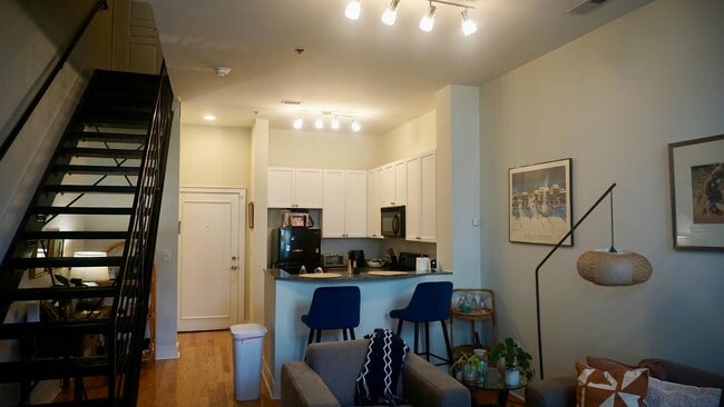 Building Photo - 115 E Park Ave