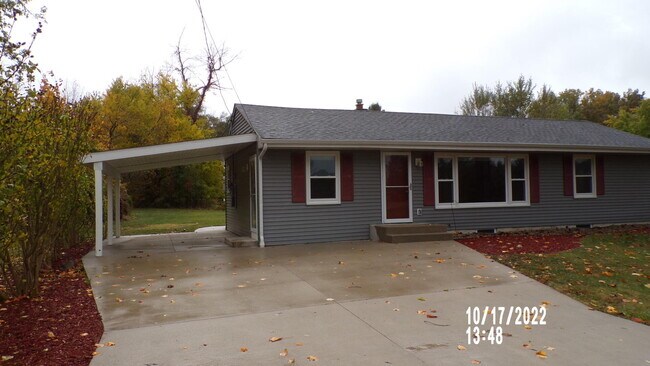 Building Photo - 5030 E Q Ave