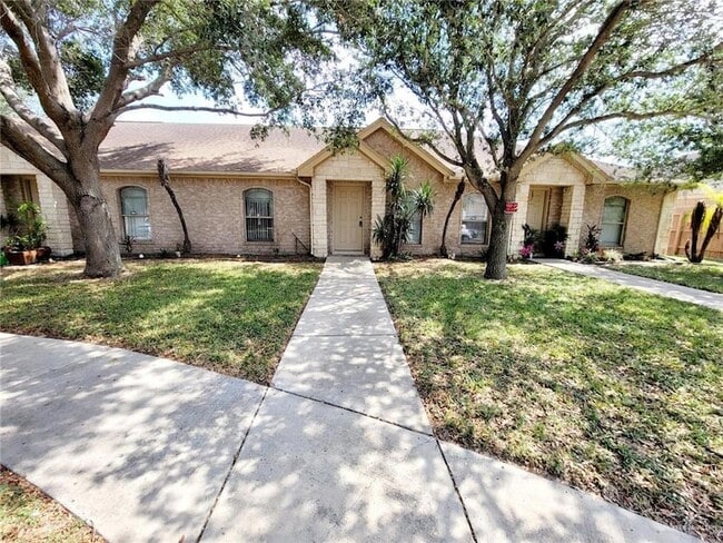Building Photo - 2402 Tahiti Dr