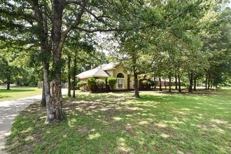 Building Photo - 709 Yellowstone Dr