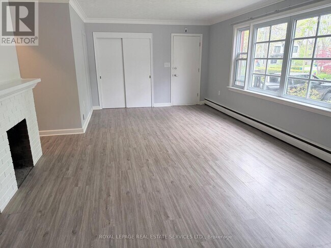 Photo du bâtiment - 302 Maple Ave