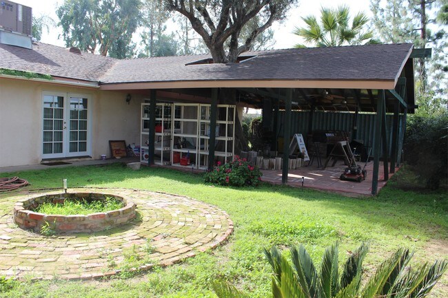 Foto del edificio - 11800 Snow Rd