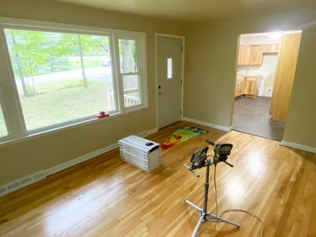 Building Photo - 4-Bedroom, 1 Bath Home on Wooded Lot near ...