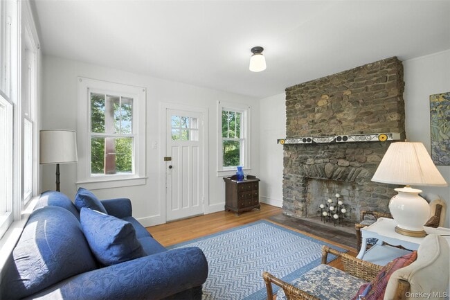 Building Photo - 190 Continental Rd