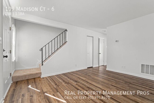 Building Photo - Upgraded Townhome in Stafford near I-95!