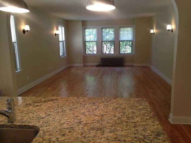 Foto del edificio - 527 W Cornelia Ave