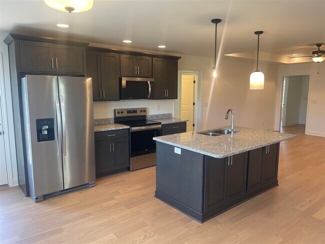 Foto del edificio - 717 Sheldrake Ln