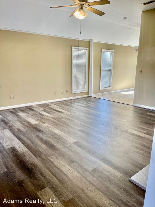 Foto del edificio - 3 br, 2 bath House - 2050 Village Lane