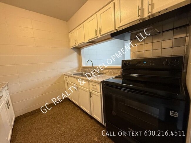 Building Photo - 227 Uteg St