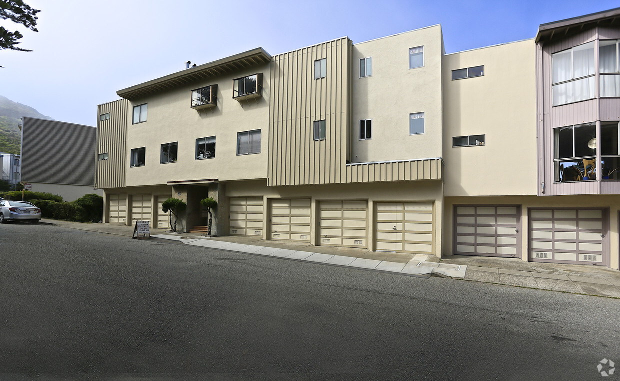 Primary Photo - Crestline Drive Apartments