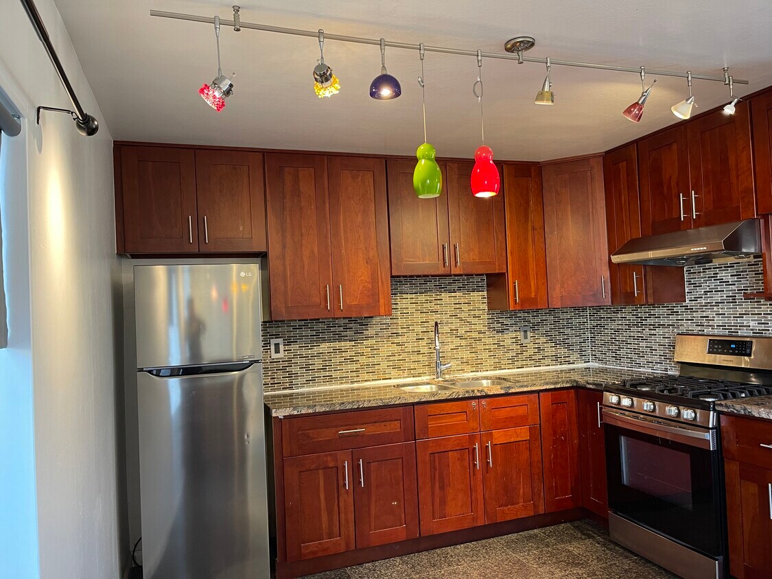 Kitchen - 845 Hawthorne Pl