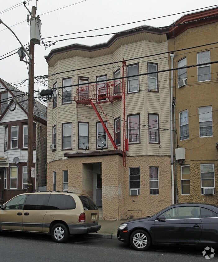 Building Photo - 68 Hamilton Ave