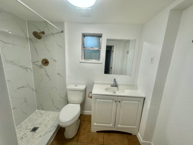 Building Photo - 236 E Lafayette St