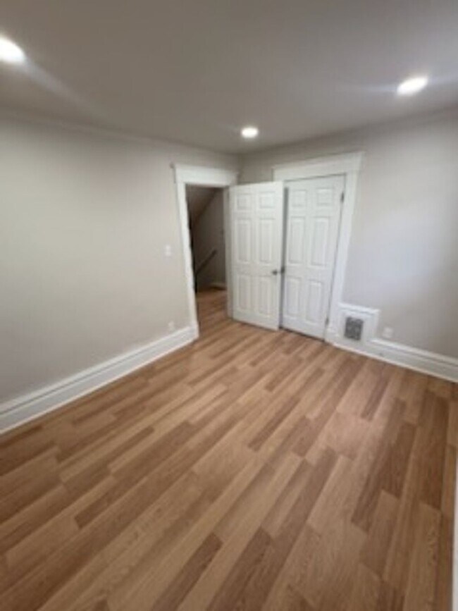 Foto del edificio - 1611 W Barker Ave