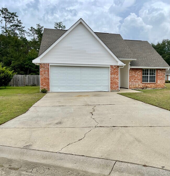 Building Photo - 12354 White Oak Dr