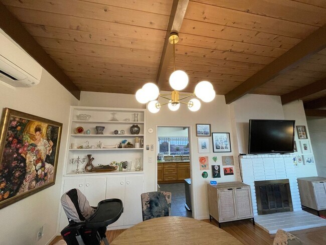 Building Photo - 4 Bedroom, 3 Bathroom, Vista Views - Singl...