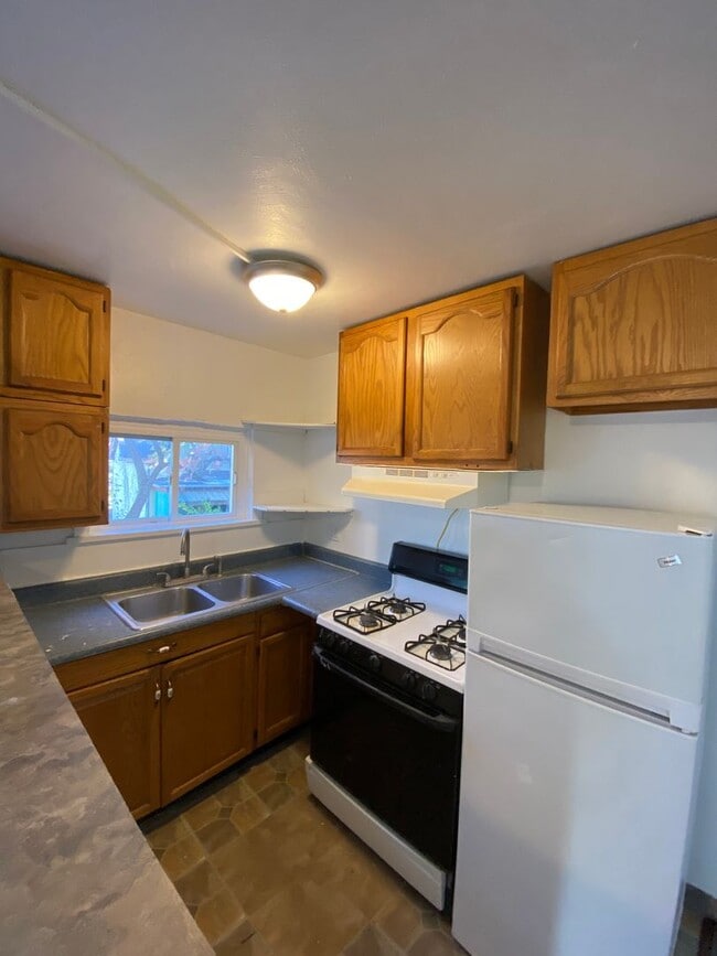 Available APRIL 2026 - Spacious 3 Bedroom Apartment in the Heart of Mt Oliver! - Available APRIL 2026 - Spacious 3 Bedroom Apartment in the Heart of Mt Oliver!