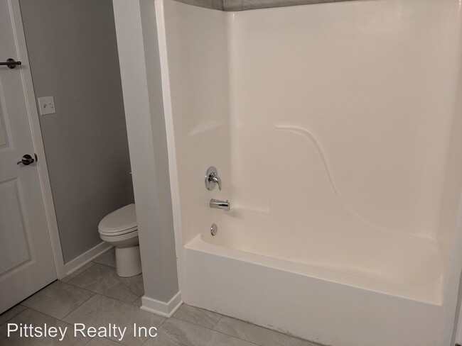 Building Photo - 3 br, 2.5 bath Apartment - 1106 Regent Drive