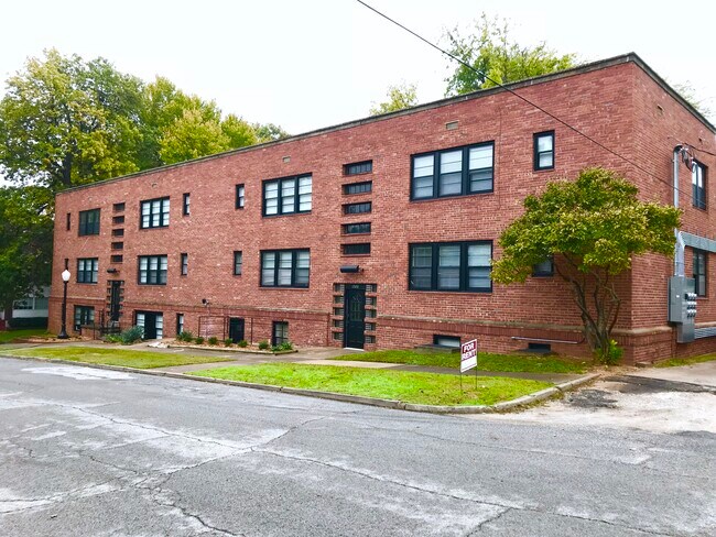 Building Photo - 1522 E 17th St