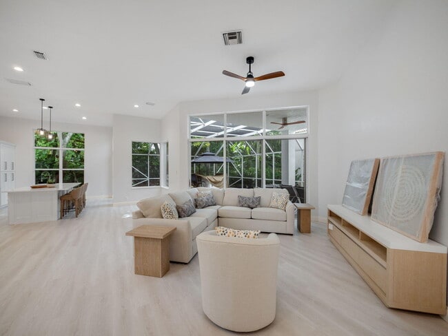 Foto del edificio - 143 Sunset Bay Dr