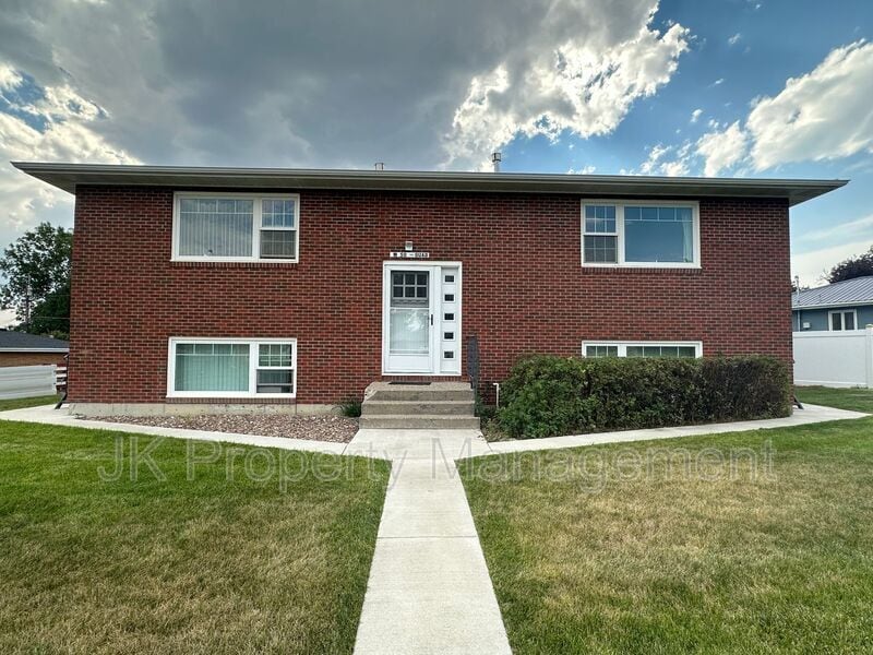 Primary Photo - 50 Division Rd