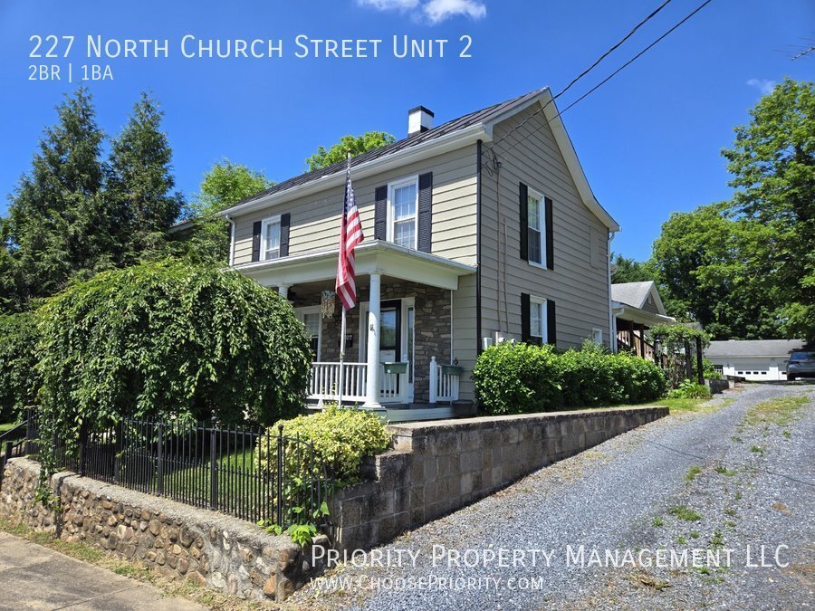 Primary Photo - !Coming Soon! 2BR 1BA upstairs duplex, Woo...