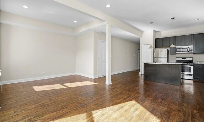 Foto del edificio - 4544 S Indiana Ave