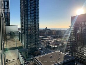 Building Photo - 705-4k Spadina Ave.